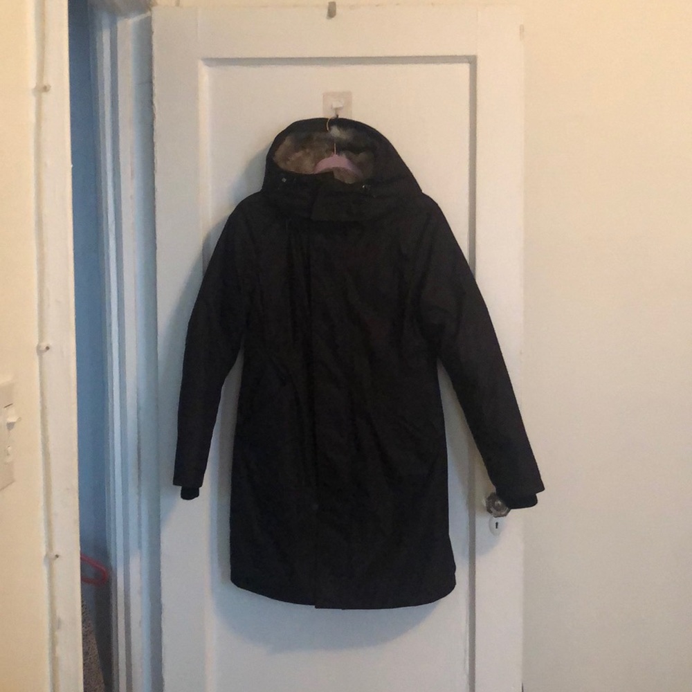 Aritzia-Babaton
Oskar Parka - Picture 15 of 16